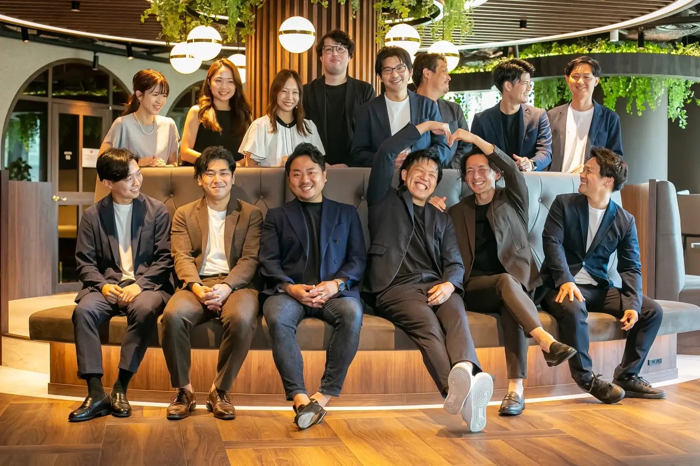 steer株式会社の社員たちの集合写真